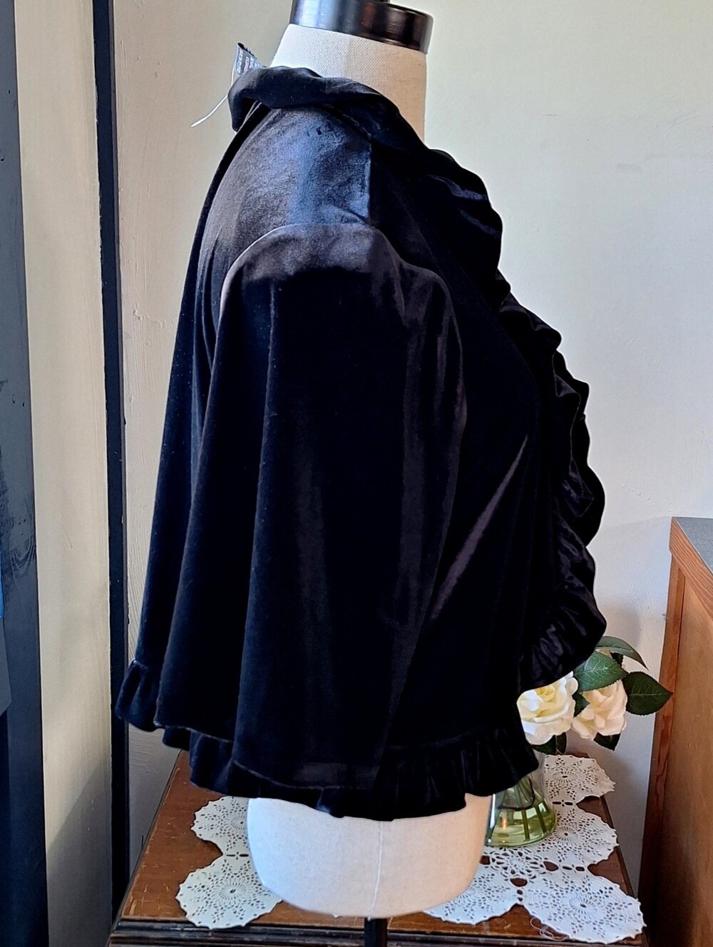 Glamour Velvet Cropped Shrug with Ruffle Trim, XL, Style#5LV634Y, NWT - Picture 4 of 10